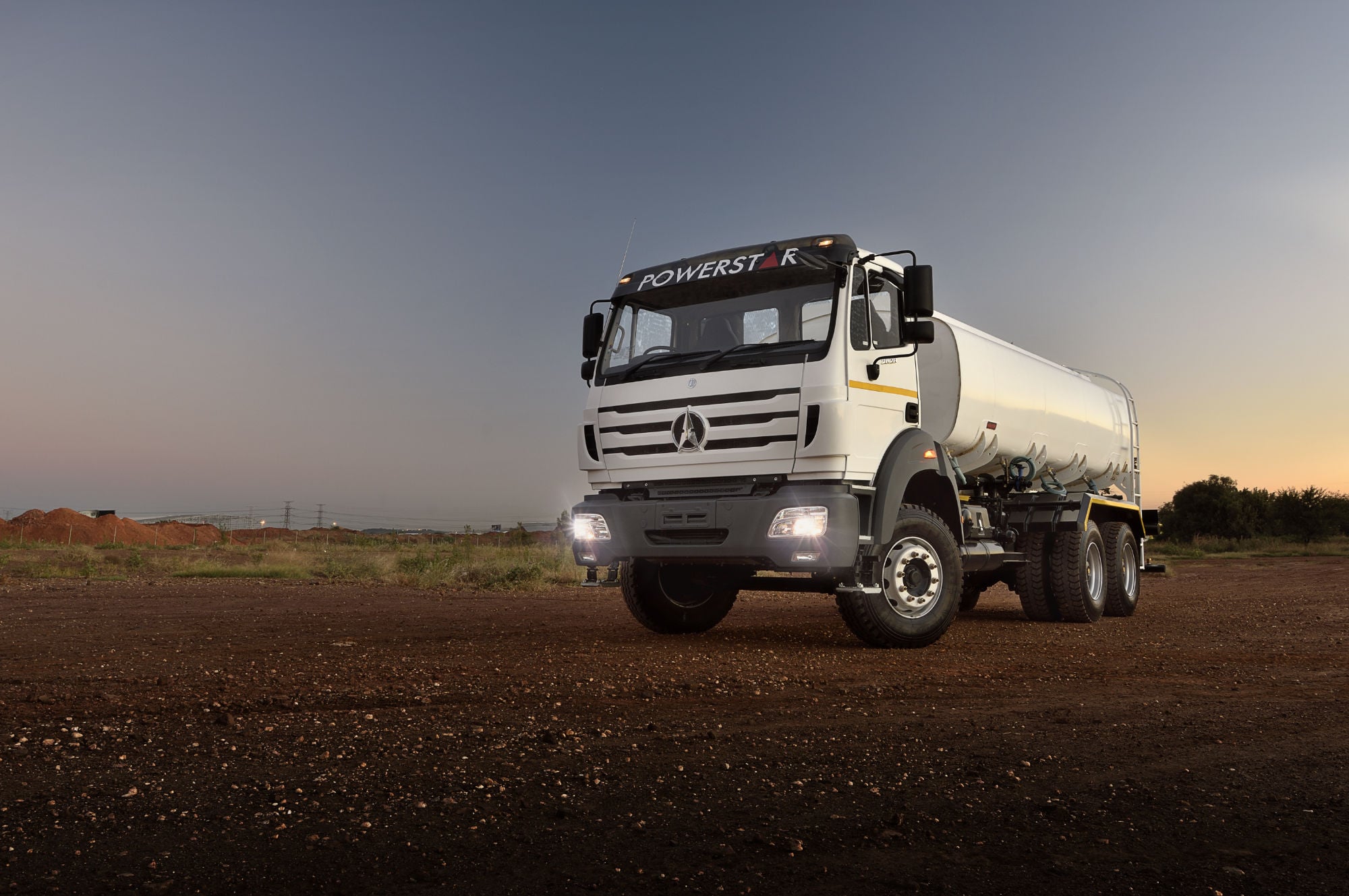 
								VX 2628 6×4 18000L Water Tanker full									